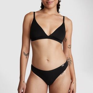 PINK VS TRIANGLE BRALETTE